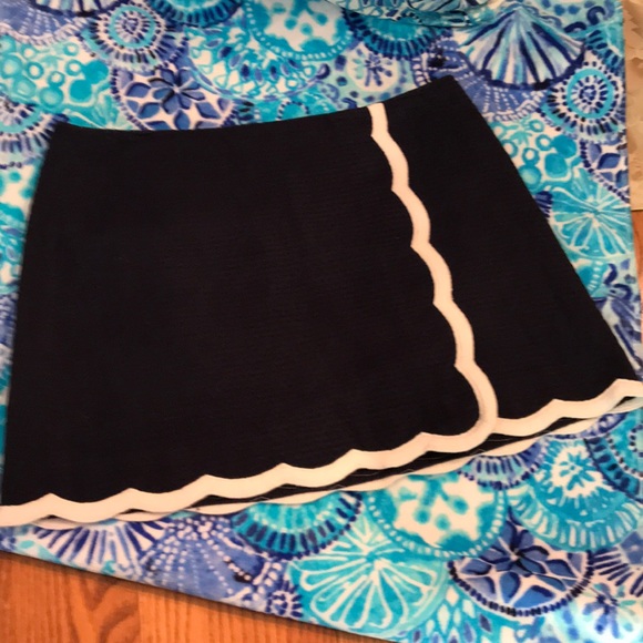 Lilly Pulitzer Dresses & Skirts - Classic Lily Pulitzer navy skort like new
